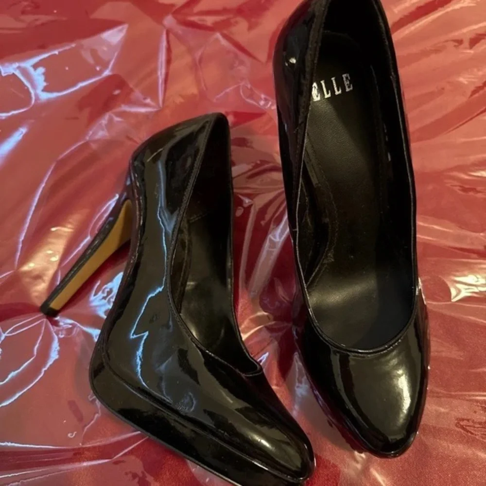Elle Black Patent Pointed-Toe Stiletto Pumps